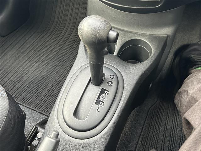 ノート Ｘ　エマージェンシーブレーキ　純正ナビ　フルセグＴＶ／ＣＤ／ＡＵＸ／ＡＭ／ＦＭ　スマートキー×２　プッシュＥｇスタート　オートライト　アイドリングストップ　横滑り防止装置　保証書　取説（12枚目）