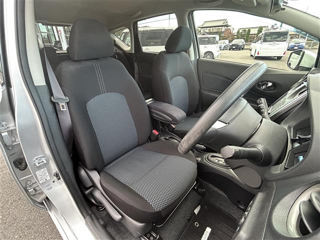 ノート Ｘ　エマージェンシーブレーキ　純正ナビ　フルセグＴＶ／ＣＤ／ＡＵＸ／ＡＭ／ＦＭ　スマートキー×２　プッシュＥｇスタート　オートライト　アイドリングストップ　横滑り防止装置　保証書　取説（21枚目）