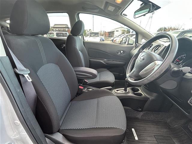 ノート Ｘ　エマージェンシーブレーキ　純正ナビ　フルセグＴＶ／ＣＤ／ＡＵＸ／ＡＭ／ＦＭ　スマートキー×２　プッシュＥｇスタート　オートライト　アイドリングストップ　横滑り防止装置　保証書　取説（22枚目）