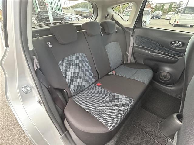 ノート Ｘ　エマージェンシーブレーキ　純正ナビ　フルセグＴＶ／ＣＤ／ＡＵＸ／ＡＭ／ＦＭ　スマートキー×２　プッシュＥｇスタート　オートライト　アイドリングストップ　横滑り防止装置　保証書　取説（25枚目）