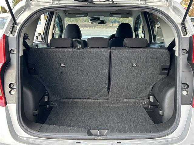 ノート Ｘ　エマージェンシーブレーキ　純正ナビ　フルセグＴＶ／ＣＤ／ＡＵＸ／ＡＭ／ＦＭ　スマートキー×２　プッシュＥｇスタート　オートライト　アイドリングストップ　横滑り防止装置　保証書　取説（29枚目）