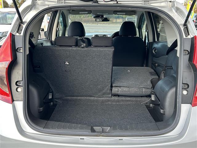 ノート Ｘ　エマージェンシーブレーキ　純正ナビ　フルセグＴＶ／ＣＤ／ＡＵＸ／ＡＭ／ＦＭ　スマートキー×２　プッシュＥｇスタート　オートライト　アイドリングストップ　横滑り防止装置　保証書　取説（30枚目）