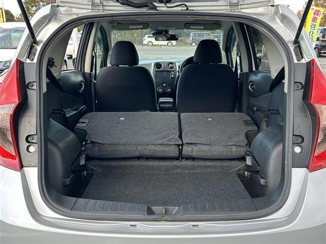 ノート Ｘ　エマージェンシーブレーキ　純正ナビ　フルセグＴＶ／ＣＤ／ＡＵＸ／ＡＭ／ＦＭ　スマートキー×２　プッシュＥｇスタート　オートライト　アイドリングストップ　横滑り防止装置　保証書　取説（31枚目）