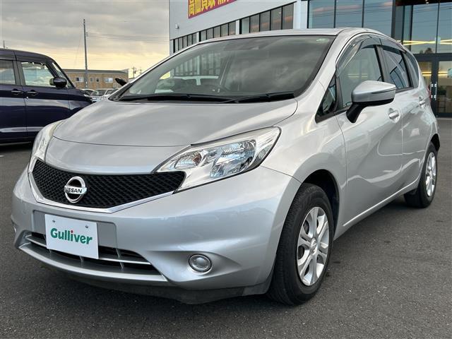 ノート Ｘ　エマージェンシーブレーキ　純正ナビ　フルセグＴＶ／ＣＤ／ＡＵＸ／ＡＭ／ＦＭ　スマートキー×２　プッシュＥｇスタート　オートライト　アイドリングストップ　横滑り防止装置　保証書　取説（35枚目）