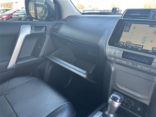 ランドクルーザープラド TX トヨタセーフティセンス 純正9インチSDナビ フルセグTV CD DVD BT バックカメラ ビルトインETC ウッドコンビハンドル ステアリングスイッチ 革調シートカバー スマートキー(18枚目)