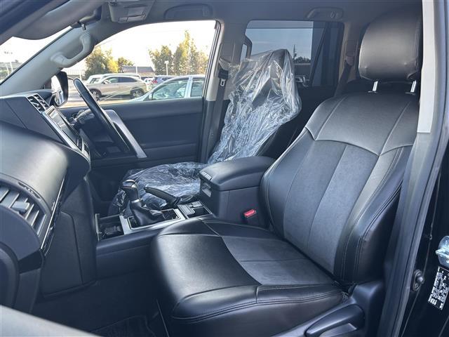 ランドクルーザープラド TX トヨタセーフティセンス 純正9インチSDナビ フルセグTV CD DVD BT バックカメラ ビルトインETC ウッドコンビハンドル ステアリングスイッチ 革調シートカバー スマートキー(23枚目)