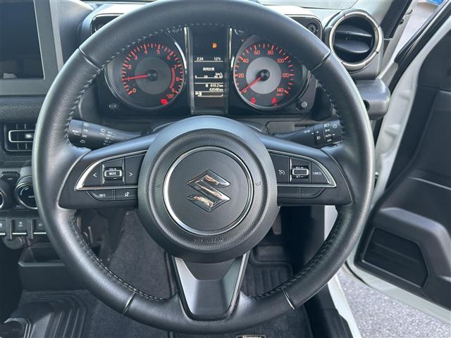 ジムニー XC スズキセーフティサポート 4WD シートヒーター 革巻きステアリング ステアリングスイッチ クルーズコントロール LEDヘッドライト フォグランプ オートライト ダウンヒルアシストコントロール(3枚目)