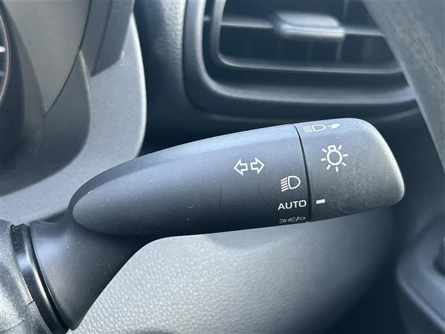 ヤリス ハイブリッドX 純正オーディオディスプレイ ナビキット Bluetooth USB バックカメラ ETC Toyota Safety Sense アイドリングストップ ヘッドライトレベライザー機能 純正フロアマット(12枚目)