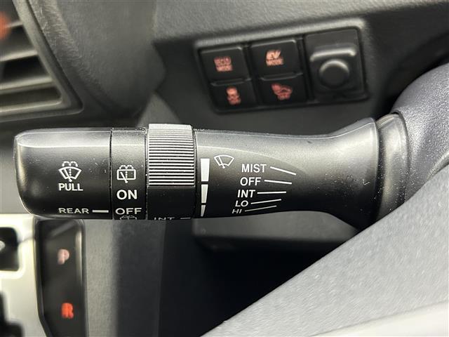 シエンタ ハイブリッドＧ　クエロ　純正ナビ（ＣＤ・ＤＶＤ・フルセグ・ＢＴ）バックカメラ　純正前方ドライブレコーダー　ビルトインＥＴＣ　両側パワースライドドア　前席シートヒーター　プリクラッシュブレーキ　レーンデェパーチャアラート（12枚目）