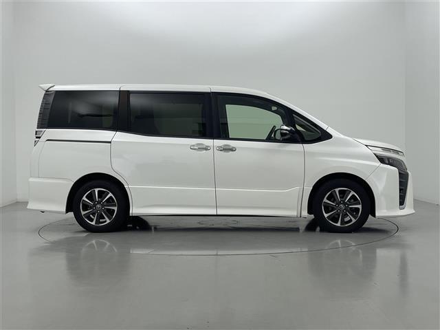 ヴォクシー ZS 煌 純正ナビ(CD・DVD・フルセグ・SD)バックカメラ 純正フリップダウンモニター 社外前後ドライブレコーダー ビルトインETC クルーズコントロール 衝突軽減ブレーキ 横滑り防止 アイドリングストップ(35枚目)