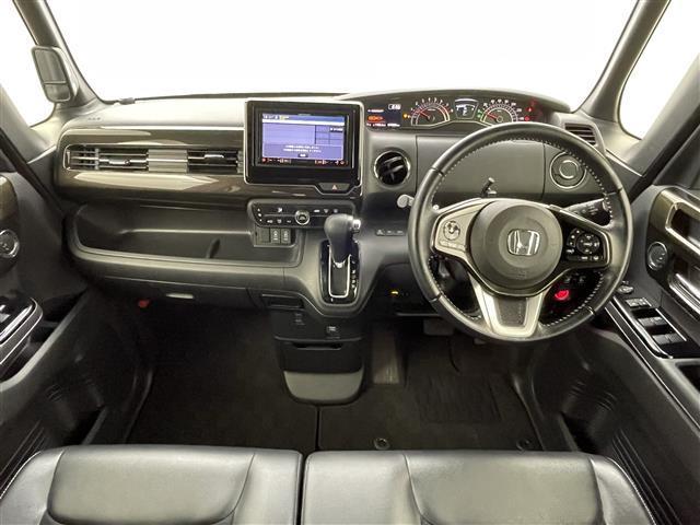 Ｎ－ＢＯＸカスタム Ｇ・Ｌターボホンダセンシング　純正ナビＣＤ・ＤＶＤ・フルセグ・ＢＴ・ＳＤ・ＵＳＢ）バックカメラ　ビルトインＥＴＣ　両側パワースライドドア　衝突軽減ブレーキ　レーンキープアシスト　横滑り防止　アイドリングストップ　ハーフレザーシート（4枚目）