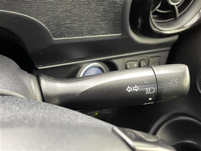 アクア Sスタイルブラック 社外ナビ(CD・DVD・フルセグ・BT・SD)バックカメラ 社外ETC 衝突軽減ブレーキ 横滑り防止 電動格納ミラー 純正フロアマット オートライト オートマチックハイビーム LEDヘッドライト(12枚目)