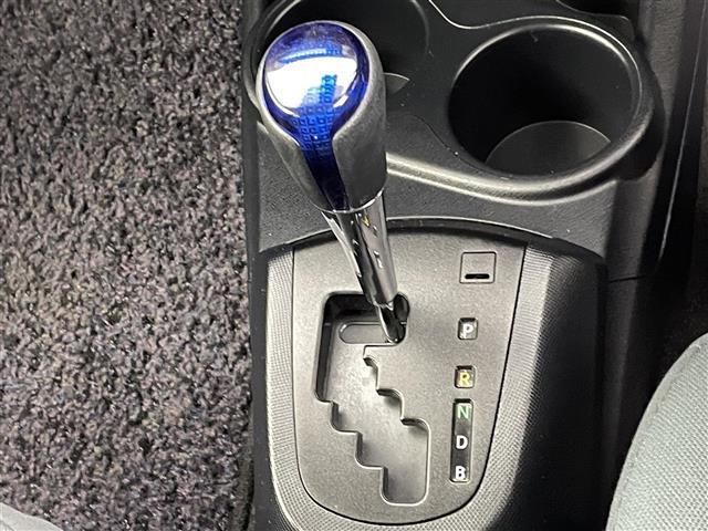 アクア Sスタイルブラック 社外ナビ(CD・DVD・フルセグ・BT・SD)バックカメラ 社外ETC 衝突軽減ブレーキ 横滑り防止 電動格納ミラー 純正フロアマット オートライト オートマチックハイビーム LEDヘッドライト(20枚目)