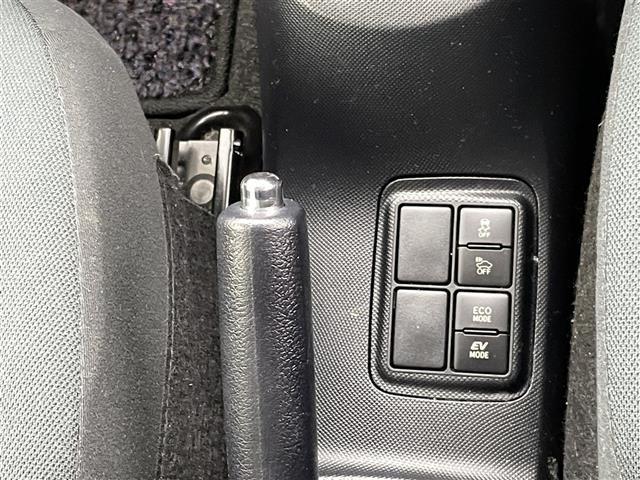 アクア Sスタイルブラック 社外ナビ(CD・DVD・フルセグ・BT・SD)バックカメラ 社外ETC 衝突軽減ブレーキ 横滑り防止 電動格納ミラー 純正フロアマット オートライト オートマチックハイビーム LEDヘッドライト(21枚目)