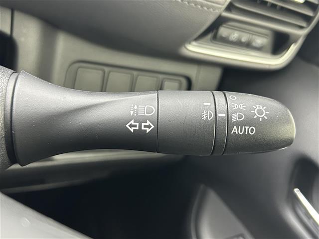 セレナ e-パワー ハイウェイスターV 純正10インチナビ(CD・DVD・フルセグ・BT・USB)全周囲カメラ 前後ドライブレコーダー ETC 両側パワースライドドア クリアランスソナー 衝突軽減ブレーキ レーンキープアシスト 横滑り防止(13枚目)