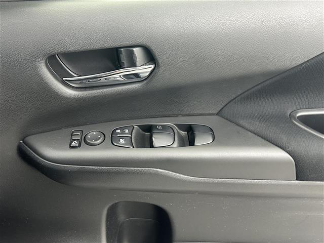 セレナ e-パワー ハイウェイスターV 純正10インチナビ(CD・DVD・フルセグ・BT・USB)全周囲カメラ 前後ドライブレコーダー ETC 両側パワースライドドア クリアランスソナー 衝突軽減ブレーキ レーンキープアシスト 横滑り防止(16枚目)