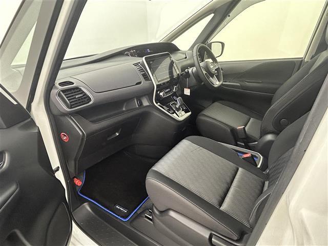 セレナ e-パワー ハイウェイスターV 純正10インチナビ(CD・DVD・フルセグ・BT・USB)全周囲カメラ 前後ドライブレコーダー ETC 両側パワースライドドア クリアランスソナー 衝突軽減ブレーキ レーンキープアシスト 横滑り防止(21枚目)