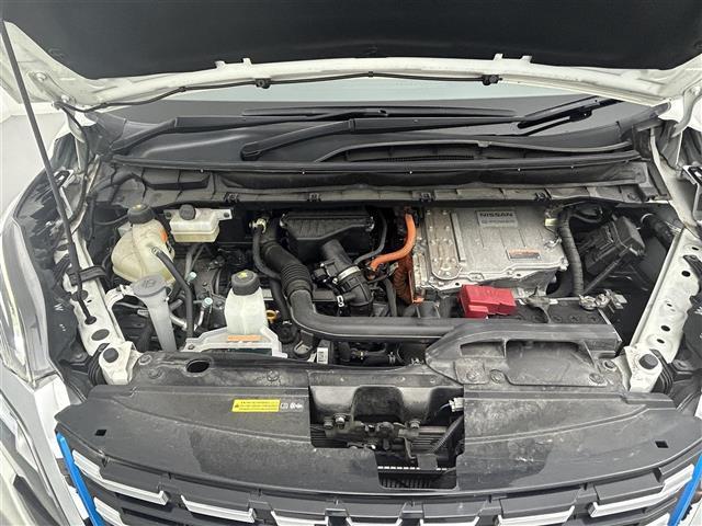 セレナ e-パワー ハイウェイスターV 純正10インチナビ(CD・DVD・フルセグ・BT・USB)全周囲カメラ 前後ドライブレコーダー ETC 両側パワースライドドア クリアランスソナー 衝突軽減ブレーキ レーンキープアシスト 横滑り防止(41枚目)