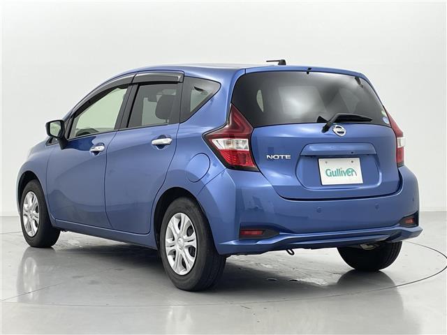 ノート Ｘ　社外ナビ　バックカメラ　社外前方ドライブレコーダー　前後クリアランスソナー　衝突軽減ブレーキ　レーンキープアシスト　アイドリングストップ　オートライト　電動格納ミラー　純正フロアマット（3枚目）