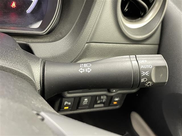 ノート Ｘ　社外ナビ　バックカメラ　社外前方ドライブレコーダー　前後クリアランスソナー　衝突軽減ブレーキ　レーンキープアシスト　アイドリングストップ　オートライト　電動格納ミラー　純正フロアマット（12枚目）