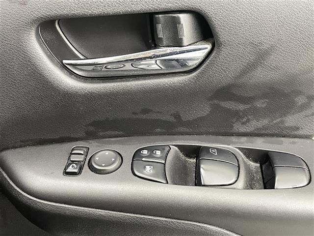 セレナ ｅ－パワー　ハイウェイスターＶ　禁煙車　純正ナビ（ＣＤ・ＤＶＤ・ＢＴ・フルセグ・ＳＤ・ＵＳＢ）全周囲カメラ　純正前方ドライブレコーダー　ビルトインＥＴＣ　両側パワースライドドア　前後クリアランスソナー　レーダークルーズコントロール（17枚目）