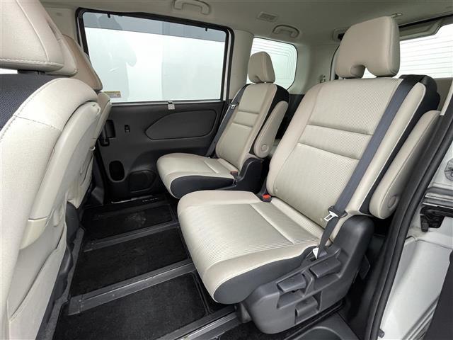 セレナ ｅ－パワー　ハイウェイスターＶ　禁煙車　純正ナビ（ＣＤ・ＤＶＤ・ＢＴ・フルセグ・ＳＤ・ＵＳＢ）全周囲カメラ　純正前方ドライブレコーダー　ビルトインＥＴＣ　両側パワースライドドア　前後クリアランスソナー　レーダークルーズコントロール（25枚目）