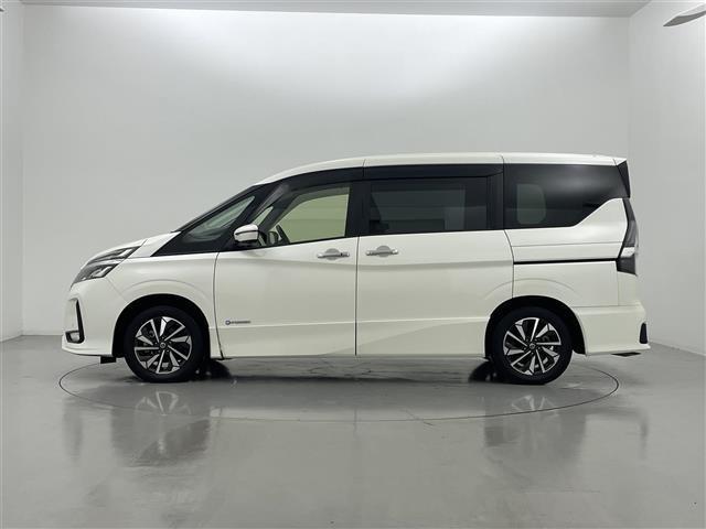 セレナ ｅ－パワー　ハイウェイスターＶ　禁煙車　純正ナビ（ＣＤ・ＤＶＤ・ＢＴ・フルセグ・ＳＤ・ＵＳＢ）全周囲カメラ　純正前方ドライブレコーダー　ビルトインＥＴＣ　両側パワースライドドア　前後クリアランスソナー　レーダークルーズコントロール（33枚目）