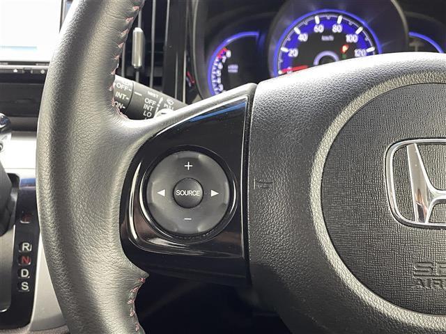 商談ルームには「キッズスペース」を完備しています。ＤＶＤ、ブロック、絵本、おままごとセット。お子様連れでも、ゆっくりとお車をお選びいただけます！