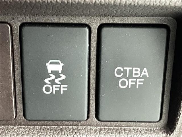 商談ルームには「キッズスペース」を完備しています。ＤＶＤ、ブロック、絵本、おままごとセット。お子様連れでも、ゆっくりとお車をお選びいただけます！