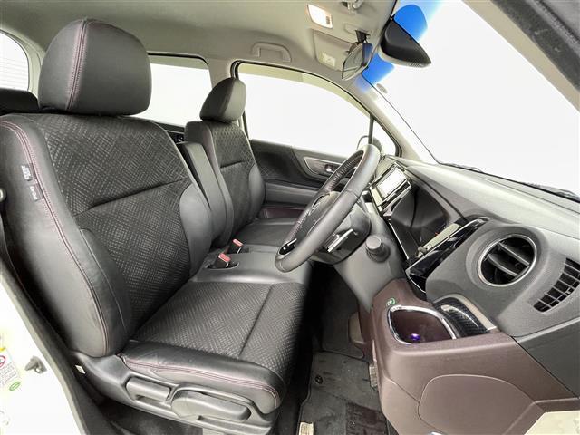 商談ルームには「キッズスペース」を完備しています。ＤＶＤ、ブロック、絵本、おままごとセット。お子様連れでも、ゆっくりとお車をお選びいただけます！