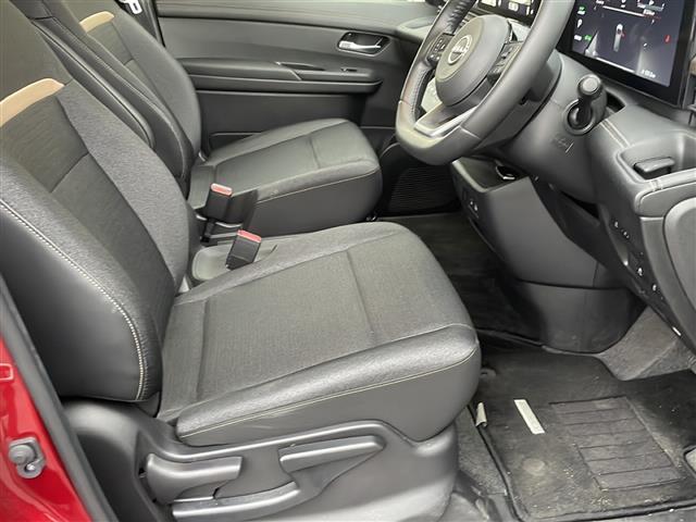 セレナ e-パワー ハイウェイスターV プロパイロット フリップダウンモニター(6枚目)