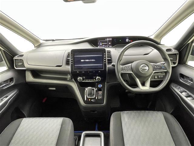 セレナ e-パワー ハイウェイスターV 純正ナビ(CD・DVD・フルセグ・BT・SD)純正前方ドライブレコーダー 全周囲カメラ 純正フリップダウンモニターETC 両側パワースライドドア レーダークルーズコントロール 前後クリアランスソナー(4枚目)