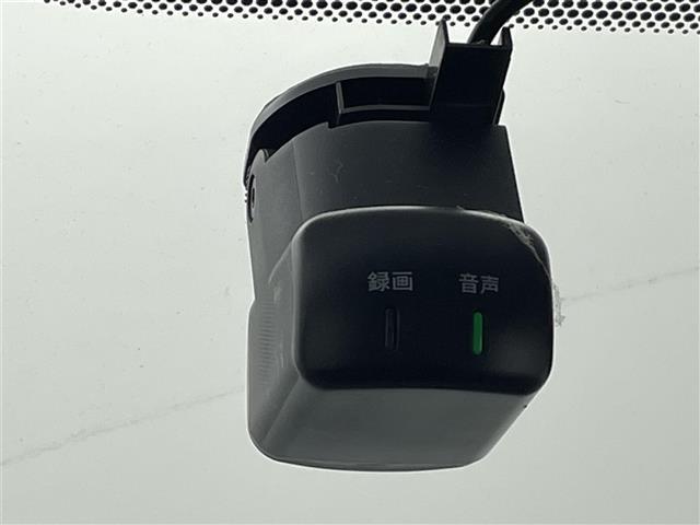 セレナ e-パワー ハイウェイスターV 純正ナビ(CD・DVD・フルセグ・BT・SD)純正前方ドライブレコーダー 全周囲カメラ 純正フリップダウンモニターETC 両側パワースライドドア レーダークルーズコントロール 前後クリアランスソナー(5枚目)