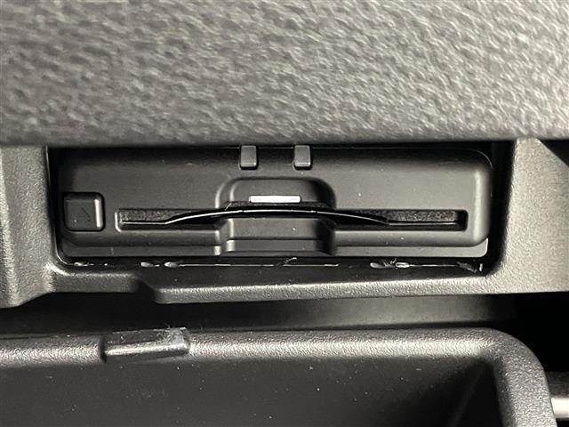 セレナ e-パワー ハイウェイスターV 純正ナビ(CD・DVD・フルセグ・BT・SD)純正前方ドライブレコーダー 全周囲カメラ 純正フリップダウンモニターETC 両側パワースライドドア レーダークルーズコントロール 前後クリアランスソナー(7枚目)