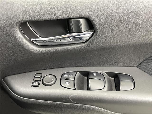 セレナ e-パワー ハイウェイスターV 純正ナビ(CD・DVD・フルセグ・BT・SD)純正前方ドライブレコーダー 全周囲カメラ 純正フリップダウンモニターETC 両側パワースライドドア レーダークルーズコントロール 前後クリアランスソナー(16枚目)