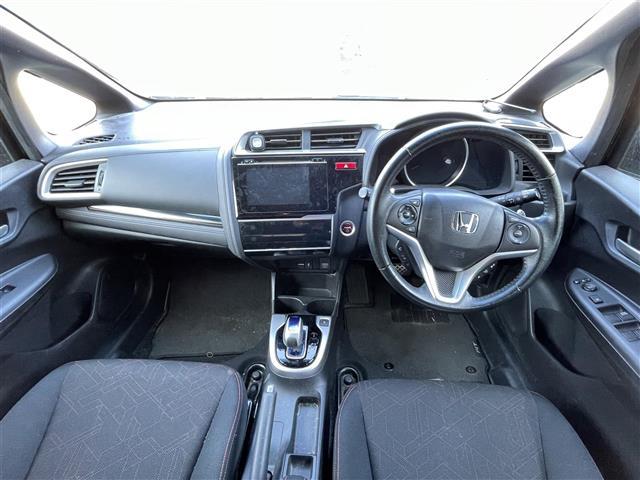 フィットハイブリッド Ｓパッケージ　禁煙車　純正前方ドライブレコーダー　純正ナビ　バックカメラ　ＥＴＣ　クルーズコントロール（2枚目）