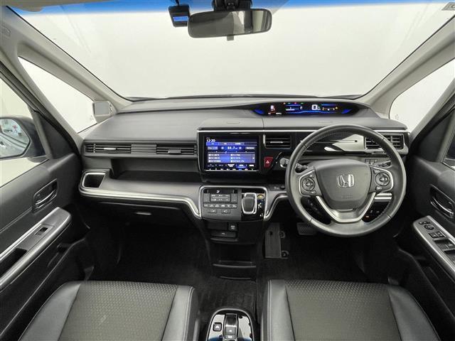 ステップワゴンスパーダ スパーダハイブリッド　Ｇ・ＥＸ　ホンダセンシング　純正９インチナビ（ＣＤ・ＤＶＤ・フルセグ・ＢＴ・ＳＤ・ＵＳＢ）バックカメラ　社外前方ドライブレコーダー　ビルトインＥＴＣ　両側パワースライドドア　前席シートヒーター　ホンダセンシング（3枚目）