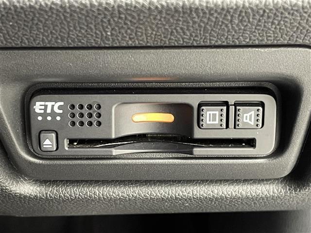 ステップワゴンスパーダ スパーダハイブリッド　Ｇ・ＥＸ　ホンダセンシング　純正９インチナビ（ＣＤ・ＤＶＤ・フルセグ・ＢＴ・ＳＤ・ＵＳＢ）バックカメラ　社外前方ドライブレコーダー　ビルトインＥＴＣ　両側パワースライドドア　前席シートヒーター　ホンダセンシング（7枚目）