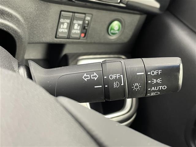 ステップワゴンスパーダ スパーダハイブリッド　Ｇ・ＥＸ　ホンダセンシング　純正９インチナビ（ＣＤ・ＤＶＤ・フルセグ・ＢＴ・ＳＤ・ＵＳＢ）バックカメラ　社外前方ドライブレコーダー　ビルトインＥＴＣ　両側パワースライドドア　前席シートヒーター　ホンダセンシング（12枚目）