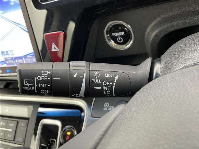 ステップワゴンスパーダ スパーダハイブリッド　Ｇ・ＥＸ　ホンダセンシング　純正９インチナビ（ＣＤ・ＤＶＤ・フルセグ・ＢＴ・ＳＤ・ＵＳＢ）バックカメラ　社外前方ドライブレコーダー　ビルトインＥＴＣ　両側パワースライドドア　前席シートヒーター　ホンダセンシング（13枚目）