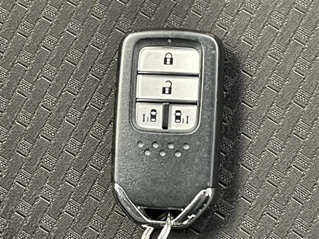 ステップワゴンスパーダ スパーダハイブリッド　Ｇ・ＥＸ　ホンダセンシング　純正９インチナビ（ＣＤ・ＤＶＤ・フルセグ・ＢＴ・ＳＤ・ＵＳＢ）バックカメラ　社外前方ドライブレコーダー　ビルトインＥＴＣ　両側パワースライドドア　前席シートヒーター　ホンダセンシング（15枚目）