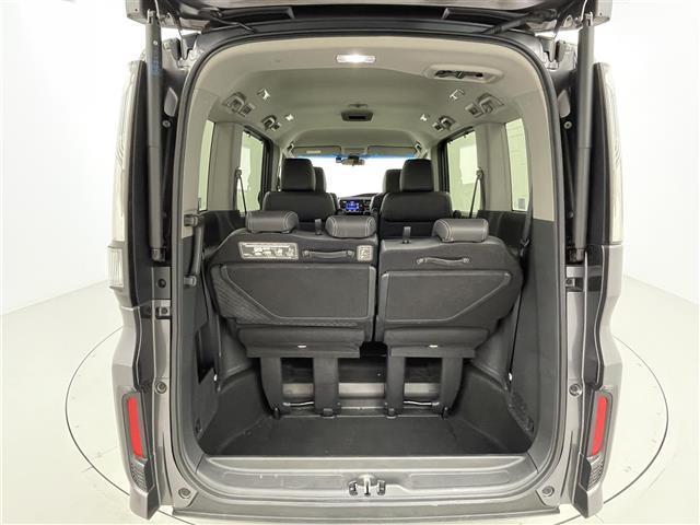 ステップワゴンスパーダ スパーダハイブリッド　Ｇ・ＥＸ　ホンダセンシング　純正９インチナビ（ＣＤ・ＤＶＤ・フルセグ・ＢＴ・ＳＤ・ＵＳＢ）バックカメラ　社外前方ドライブレコーダー　ビルトインＥＴＣ　両側パワースライドドア　前席シートヒーター　ホンダセンシング（28枚目）