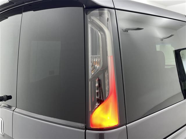 ステップワゴンスパーダ スパーダハイブリッド　Ｇ・ＥＸ　ホンダセンシング　純正９インチナビ（ＣＤ・ＤＶＤ・フルセグ・ＢＴ・ＳＤ・ＵＳＢ）バックカメラ　社外前方ドライブレコーダー　ビルトインＥＴＣ　両側パワースライドドア　前席シートヒーター　ホンダセンシング（40枚目）