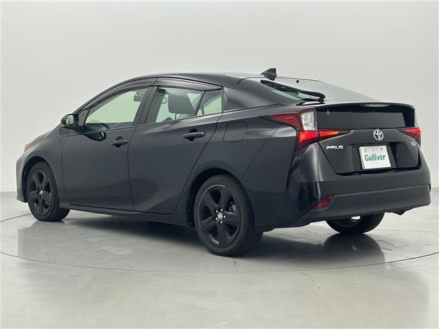 プリウス ＳセーフティプラスＩＩ　禁煙車　純正ナビ（ＣＤ・ＤＶＤ・フルセグ・ＢＴ・ＳＤ）全周囲カメラ　社外前後ドライブレコーダー　ビルトインＥＴＣ　前後クリアランスソナー　レーダークルーズコントロール　ブラインドスポットモニター（3枚目）