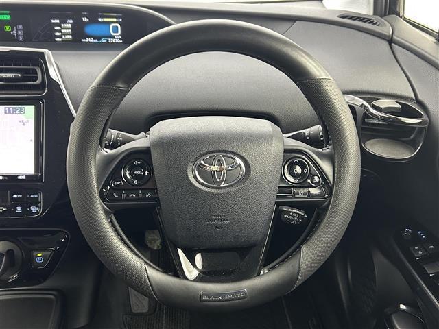 プリウス ＳセーフティプラスＩＩ　禁煙車　純正ナビ（ＣＤ・ＤＶＤ・フルセグ・ＢＴ・ＳＤ）全周囲カメラ　社外前後ドライブレコーダー　ビルトインＥＴＣ　前後クリアランスソナー　レーダークルーズコントロール　ブラインドスポットモニター（8枚目）