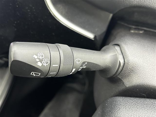 プリウス ＳセーフティプラスＩＩ　禁煙車　純正ナビ（ＣＤ・ＤＶＤ・フルセグ・ＢＴ・ＳＤ）全周囲カメラ　社外前後ドライブレコーダー　ビルトインＥＴＣ　前後クリアランスソナー　レーダークルーズコントロール　ブラインドスポットモニター（13枚目）