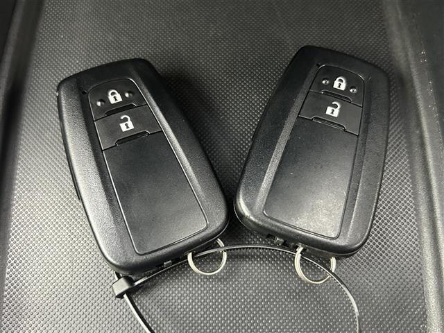 プリウス ＳセーフティプラスＩＩ　禁煙車　純正ナビ（ＣＤ・ＤＶＤ・フルセグ・ＢＴ・ＳＤ）全周囲カメラ　社外前後ドライブレコーダー　ビルトインＥＴＣ　前後クリアランスソナー　レーダークルーズコントロール　ブラインドスポットモニター（18枚目）