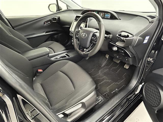 プリウス ＳセーフティプラスＩＩ　禁煙車　純正ナビ（ＣＤ・ＤＶＤ・フルセグ・ＢＴ・ＳＤ）全周囲カメラ　社外前後ドライブレコーダー　ビルトインＥＴＣ　前後クリアランスソナー　レーダークルーズコントロール　ブラインドスポットモニター（25枚目）