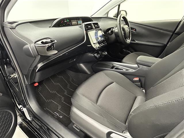 プリウス ＳセーフティプラスＩＩ　禁煙車　純正ナビ（ＣＤ・ＤＶＤ・フルセグ・ＢＴ・ＳＤ）全周囲カメラ　社外前後ドライブレコーダー　ビルトインＥＴＣ　前後クリアランスソナー　レーダークルーズコントロール　ブラインドスポットモニター（26枚目）