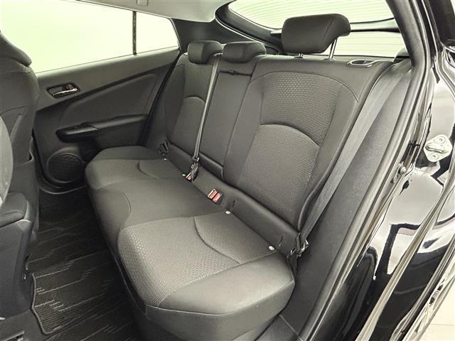 プリウス ＳセーフティプラスＩＩ　禁煙車　純正ナビ（ＣＤ・ＤＶＤ・フルセグ・ＢＴ・ＳＤ）全周囲カメラ　社外前後ドライブレコーダー　ビルトインＥＴＣ　前後クリアランスソナー　レーダークルーズコントロール　ブラインドスポットモニター（28枚目）